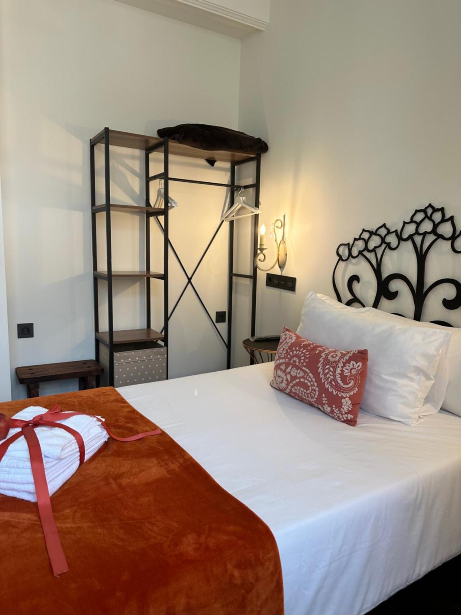 Claren'S Boutique Rooms Cangas De Narcea Exterior foto